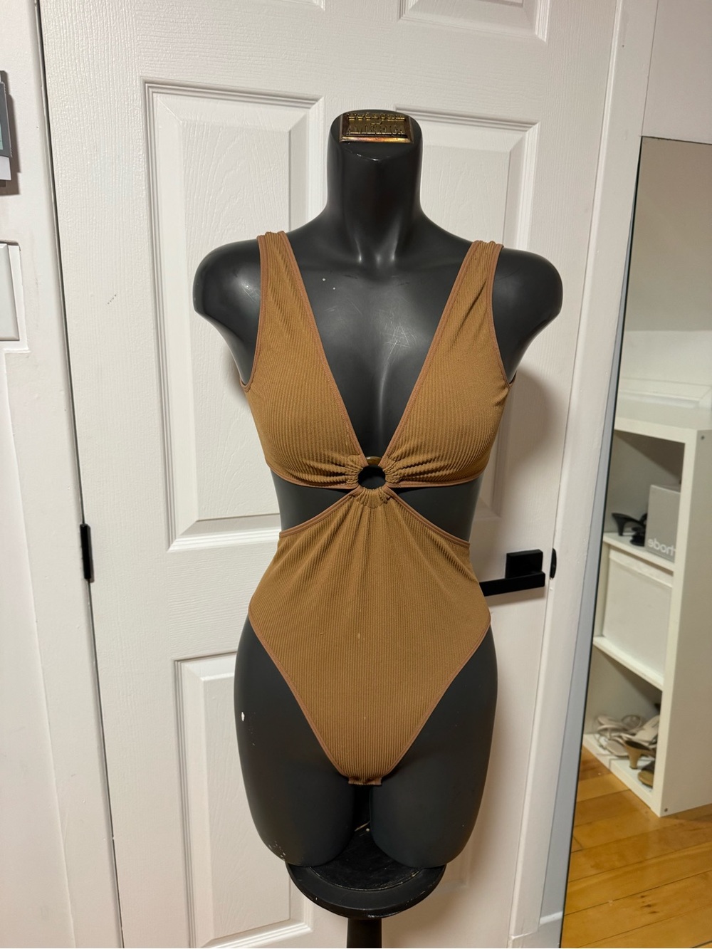 Ribbed Cutout bodysuit - Caramel Brown